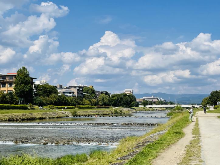 <font color='blue' size='2'>橋とは別に、対岸に渡るための「跳び石」。</font>
